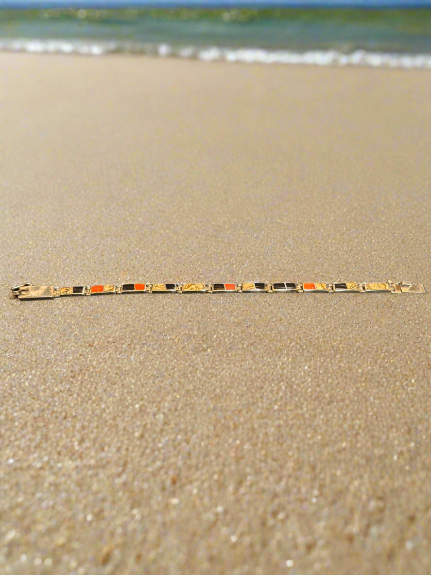 Native Earth bracelet with eleven links.