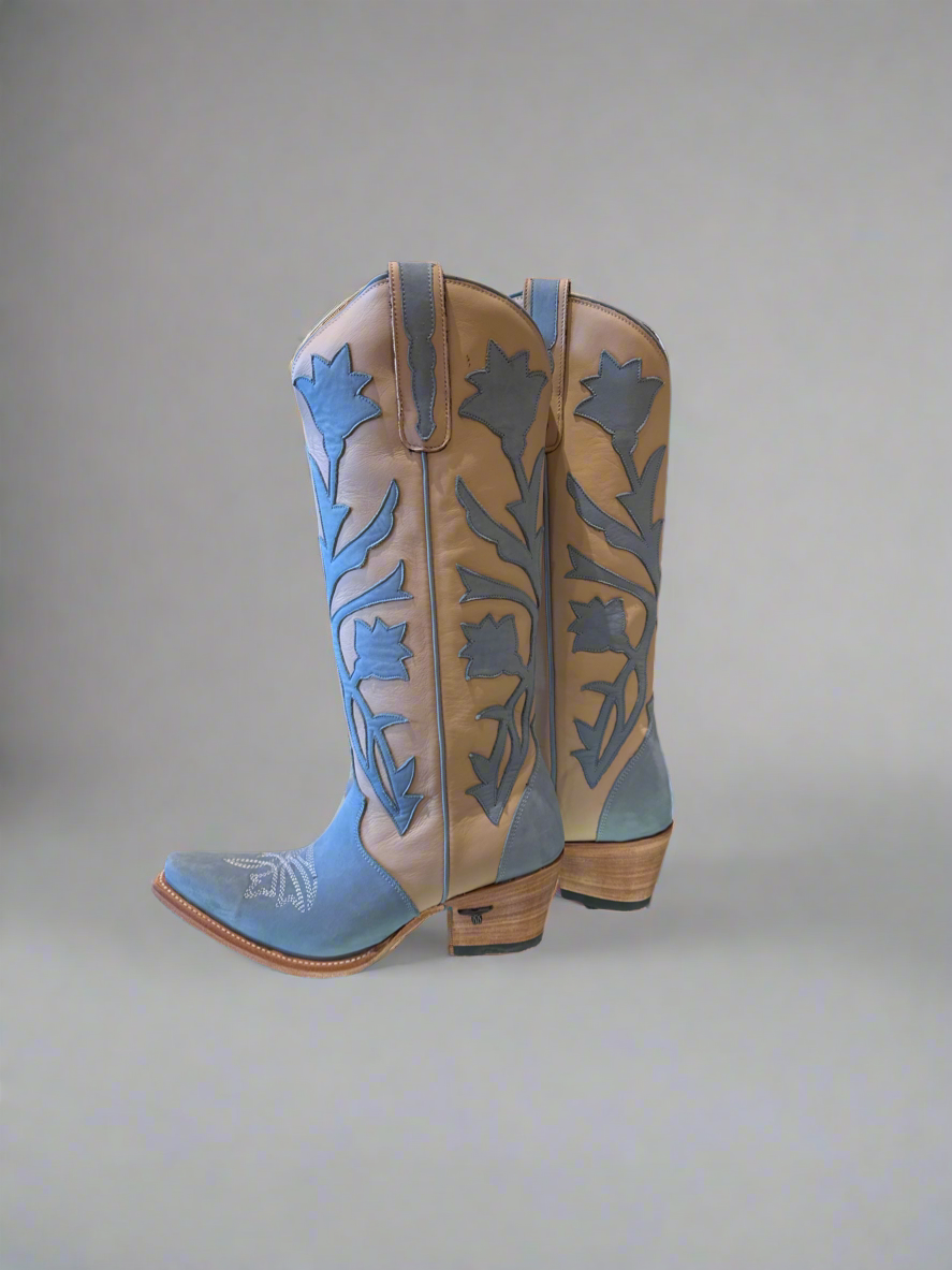Lane boots Jolene.