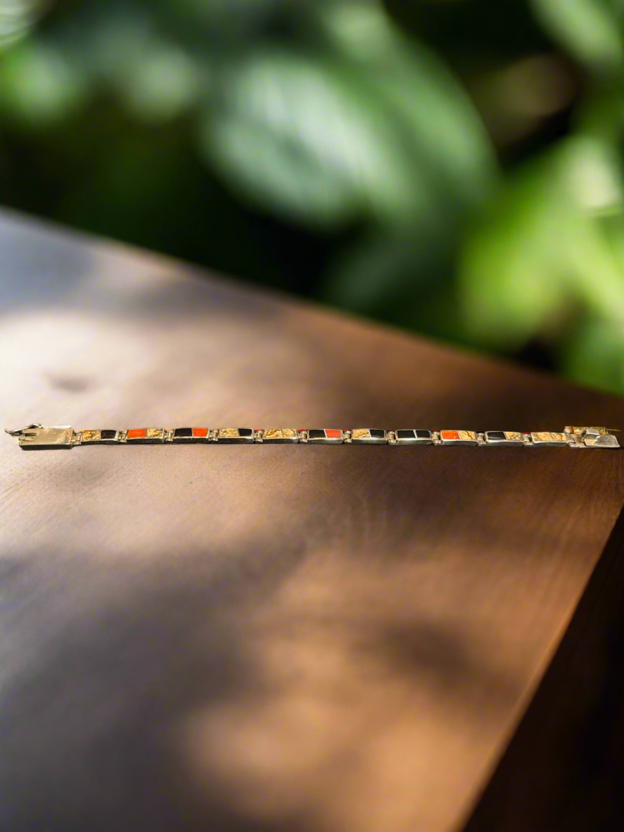 Native Earth bracelet with eleven links.